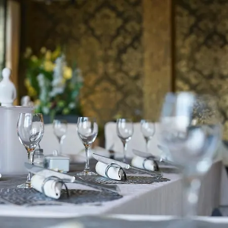 Und Restaurant Buehlhaus Hotel 3*