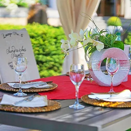 Und Restaurant Buehlhaus Hotel 3*